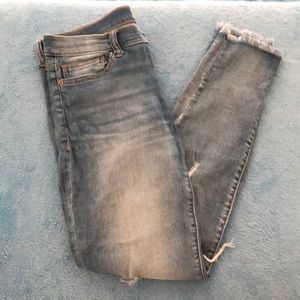 Medium Wash Distressed Jeans!!